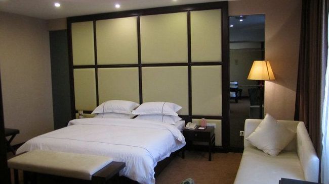 הנגיאנג Hollyear Hotel שירותים תמונה
